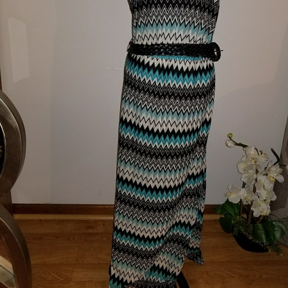 Dress - Picture 3 of 3